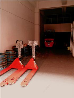 龍工手動(dòng)叉車(chē)